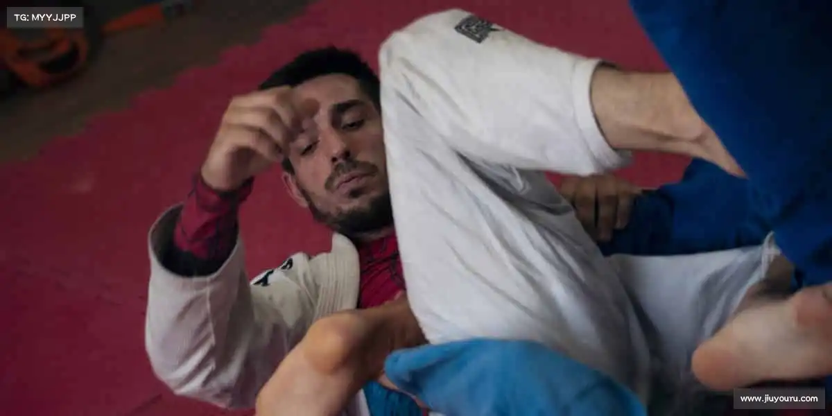 九游体育——🏈橄榄冲锋，勇闯敌阵！